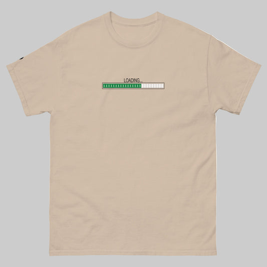 TrapCrackshots MESTER SAND – Loading T-shirt for clay shooters chasing 25/25. Premium cotton tee symbolizing mastery, progress, and passion for trap shooting.